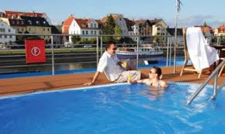 Swimming Pool & Whirlpool