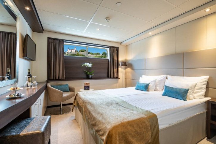 C-1 Cabin with Panoramic Window