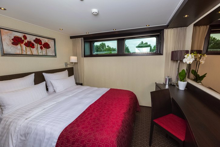 Avalon Deluxe Stateroom