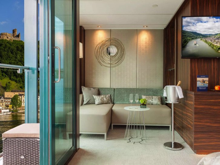 Suite with Walk-Out Exterior Balcony