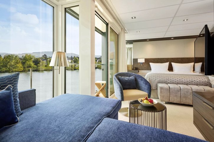 AMADEUS Suite with Walk-Out Exterior Balcony