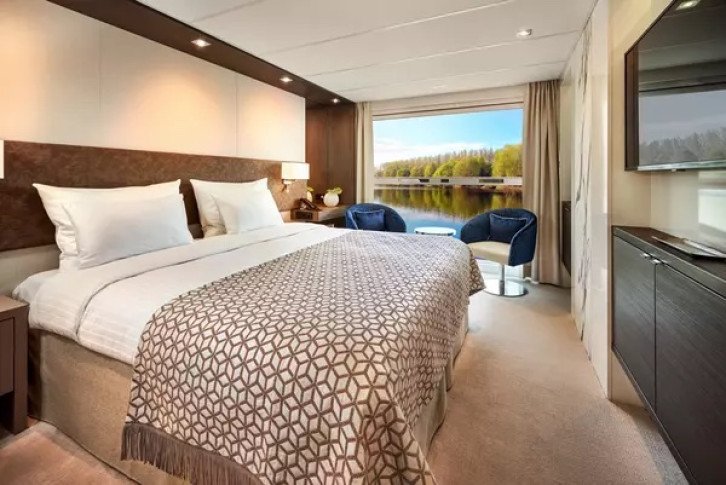 B-1 Cabin with Drop-Down Panoramic Window