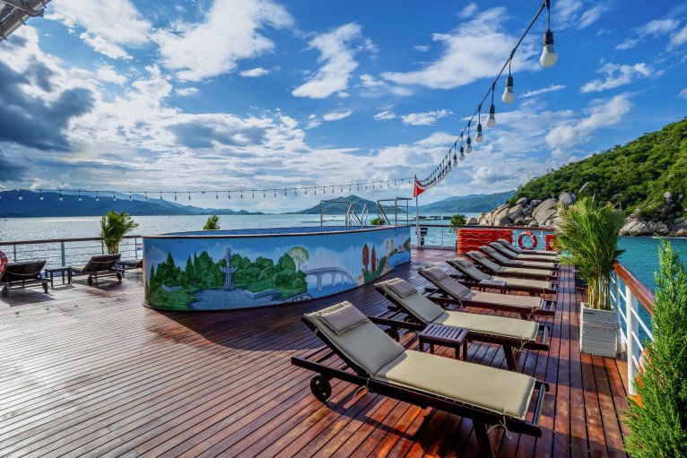 Sun Deck on RV La Marguerite