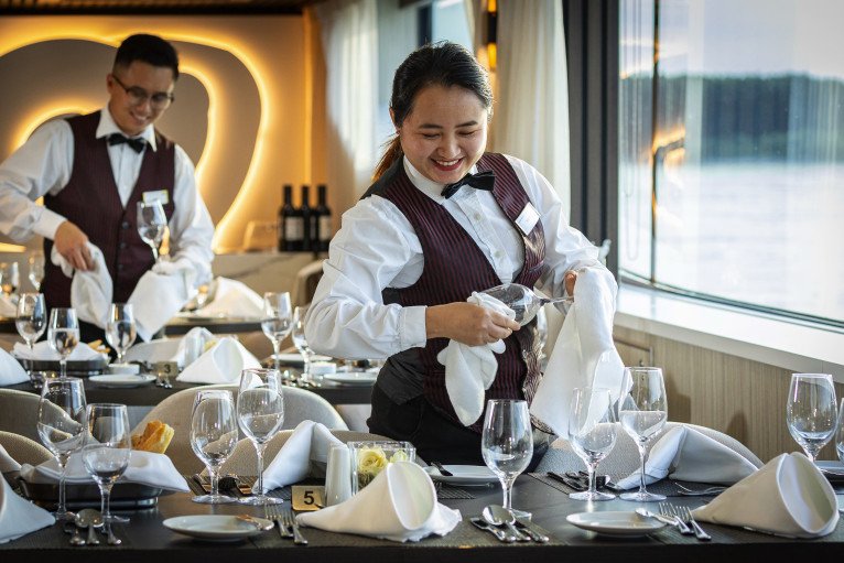 Constellations Restaurant on Travelmarvel Polaris