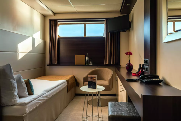 C-SNG Cabin with Panoramic Window