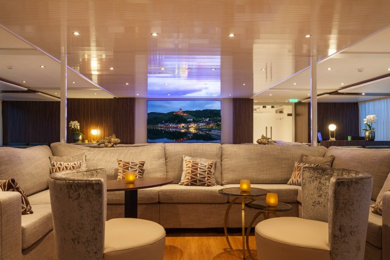 Panorama Bar & Lounge on MS Amadeus Imperial