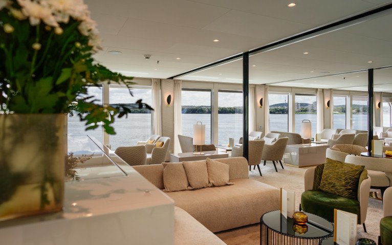 Panorama Bar & Lounge on Amadeus Nova