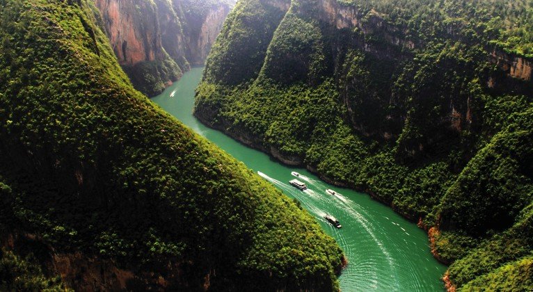 Navigate the Majestic Yangtze River