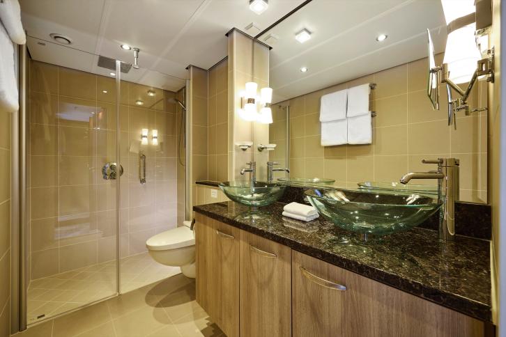 Deluxe Suite - Diamond Deck