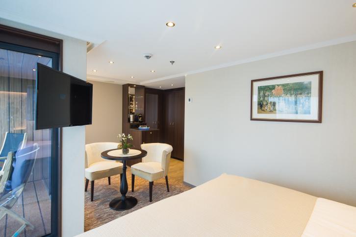 Deluxe Balcony Suite (Diamond Deck)