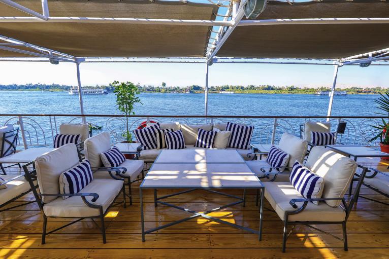 Felucca bar
