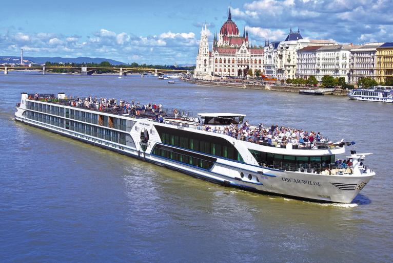 Excursions on MS Oscar Wilde