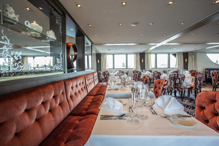 Main Restaurant on MS Oscar Wilde