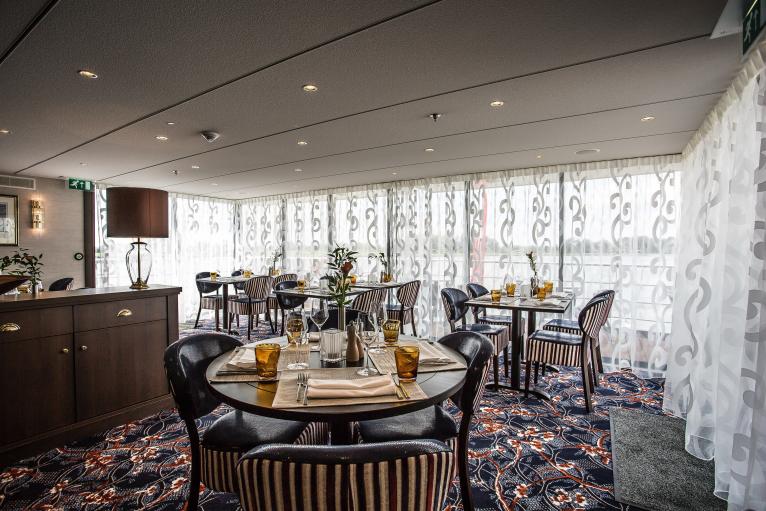 Bistro Restaurant on MS Oscar Wilde