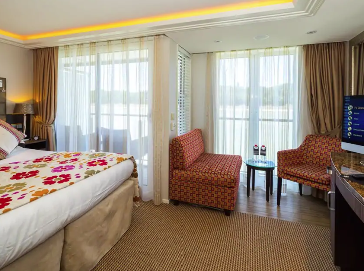 Cat AB Staterooms