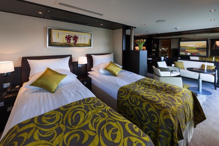 Royal Suite on Avalon Impression
