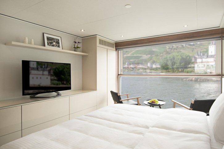 Emerald Panorama Balcony Suite on Emerald Radiance