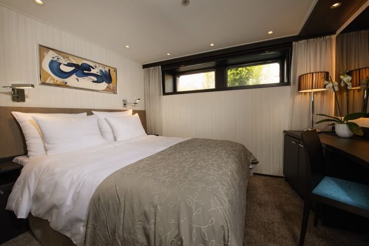 Avalon Deluxe Stateroom on Avalon View