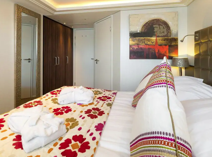 Category CB cabin on AmaLucia
