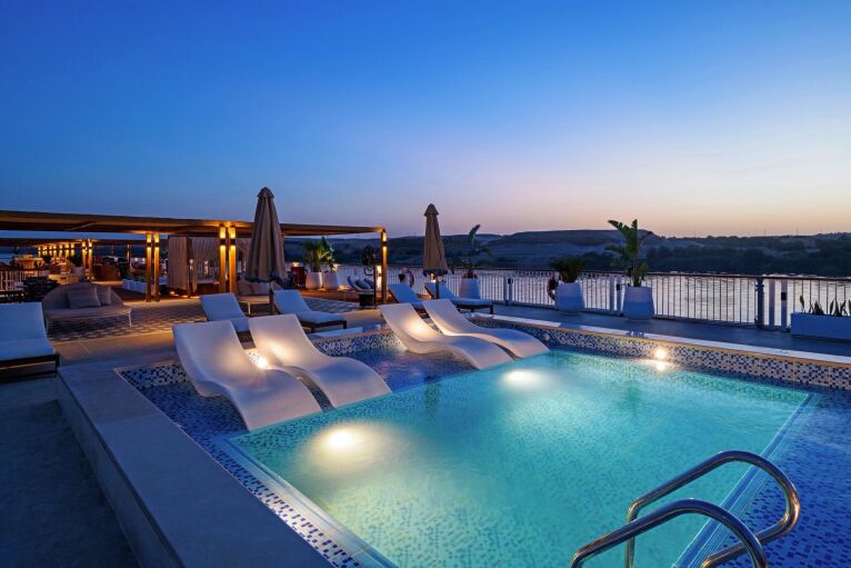 Sun-Deck Pool on AmaCleo
